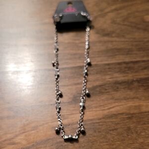 Ee Paparazzi Silver Necklace with Bead Details